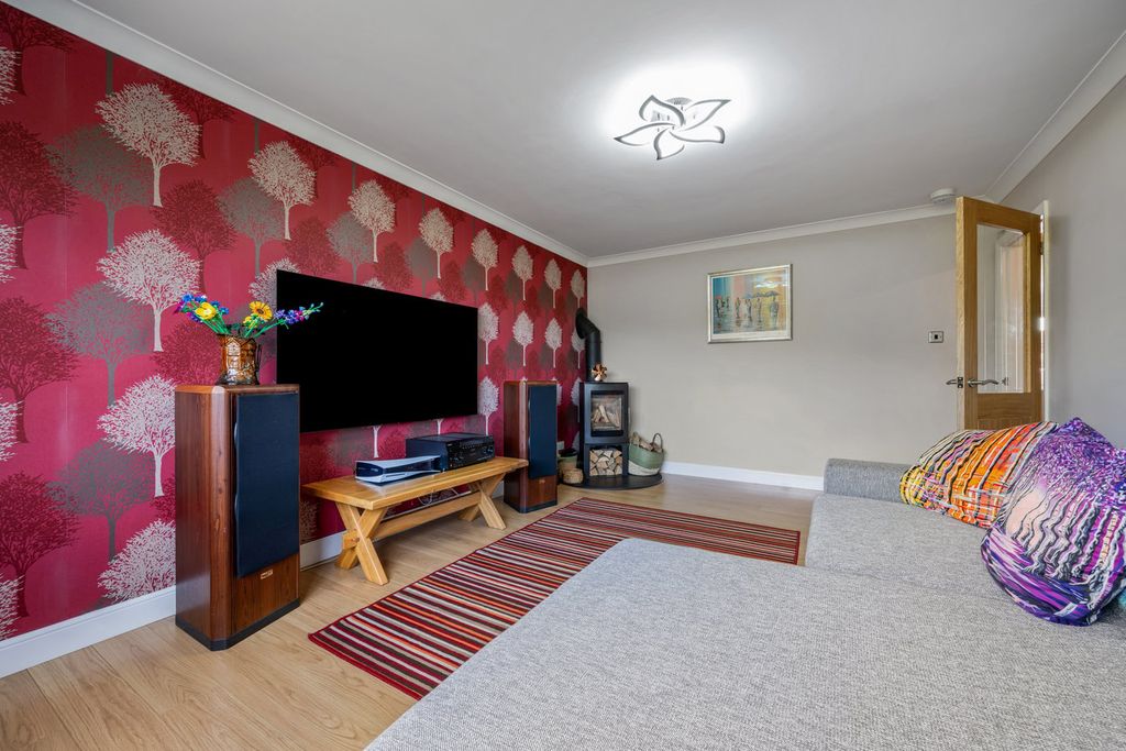 Property photo 2 of 30