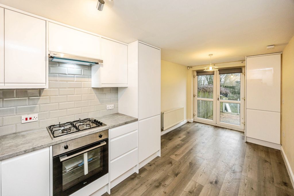 Property photo 2 of 19 Kitchen/ Dining Area