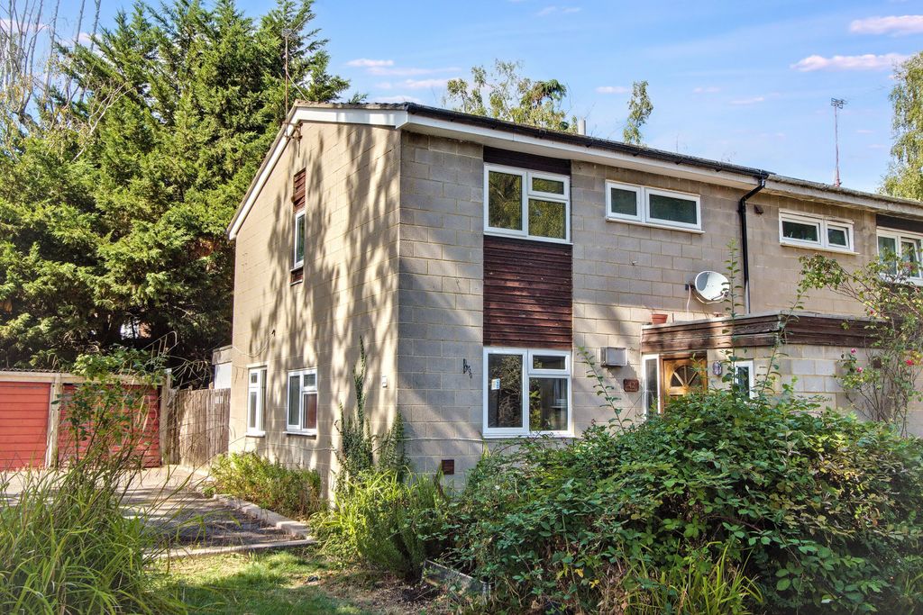 Property photo 1 of 19 42 Antoneys Close, Pinner, Middlesex Ha5 3Lp