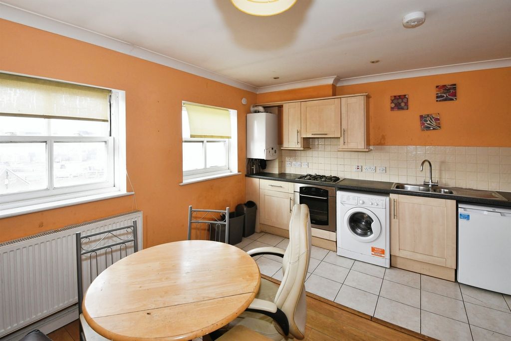 Property photo 3 of 11