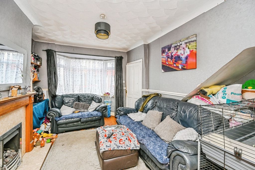 Property photo 3 of 17 Photo