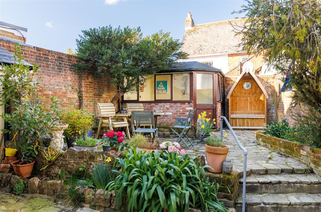 Property photo 2 of 16 Courtyard Garden