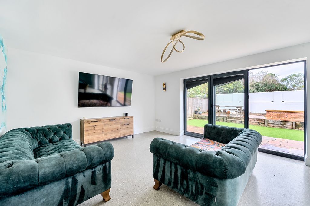 Property photo 3 of 19 1372011-13-6909E88425c71