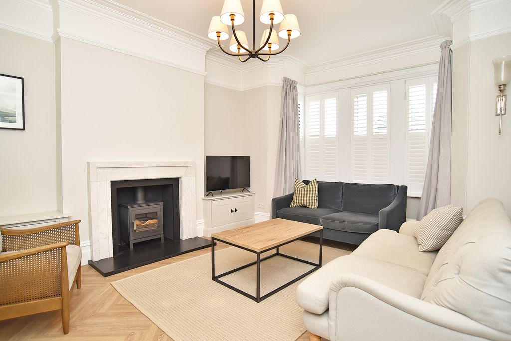 Property photo 2 of 29