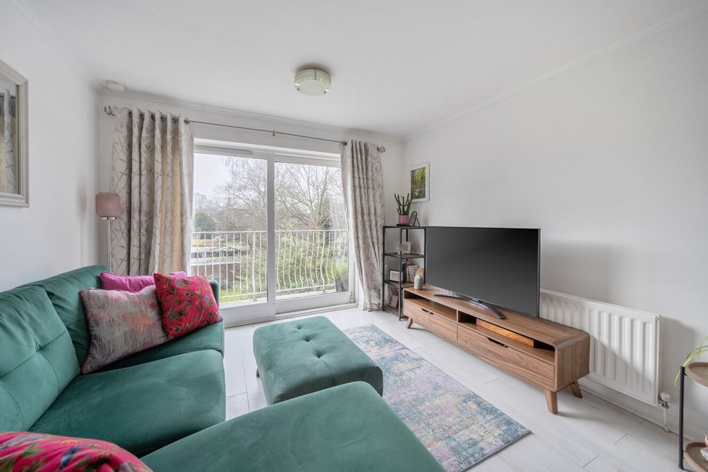 Property photo 2 of 10 1421112-10-69Aeaa...