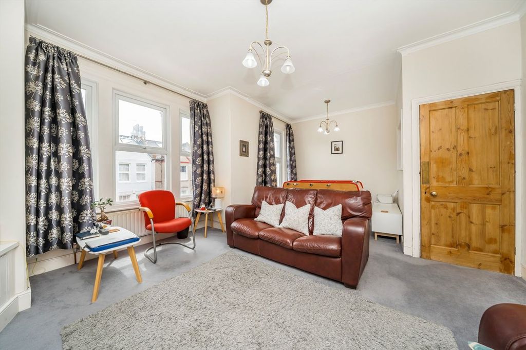 Property photo 3 of 7