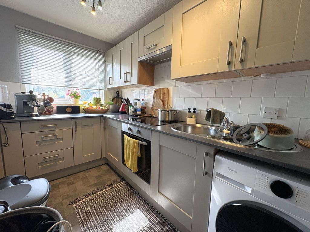 Property photo 2 of 7 Kitchen