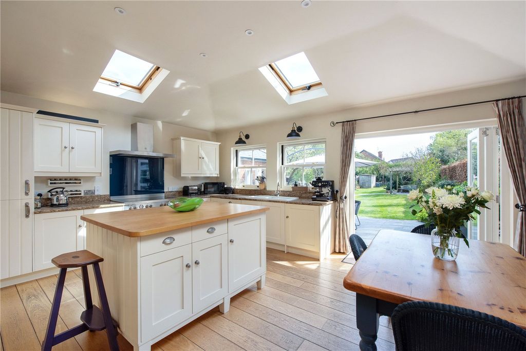 Property photo 2 of 25 Kitchen