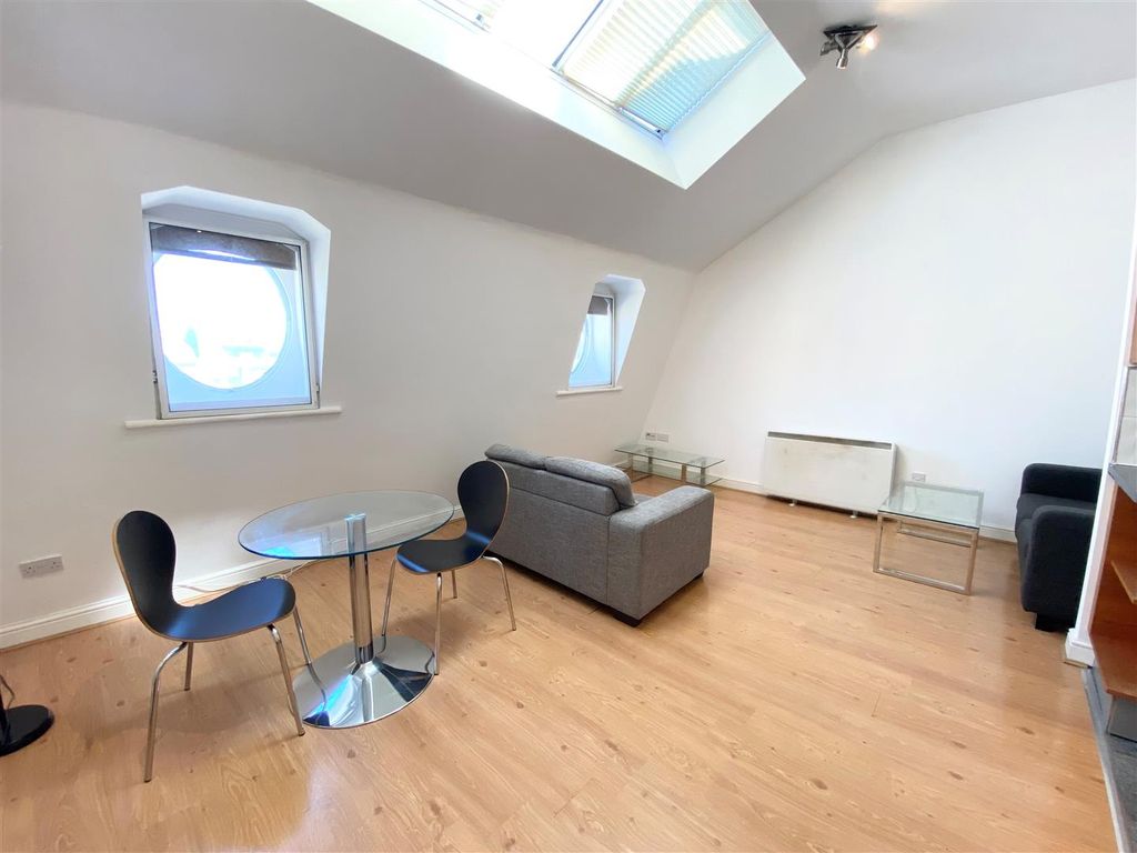 Property photo 2 of 9