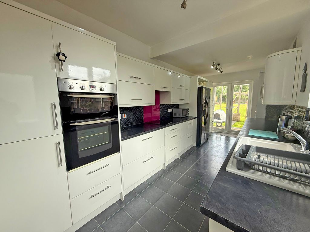 Property photo 3 of 14 Img_3875