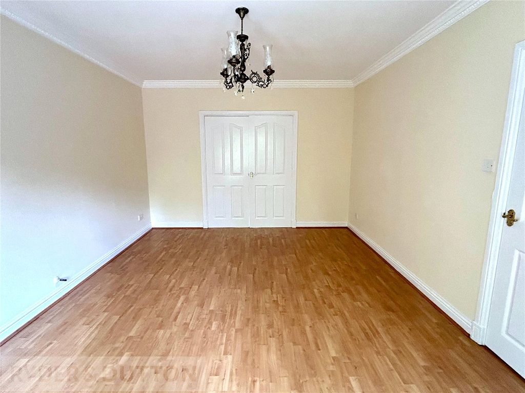 Property photo 3 of 20 Lounge