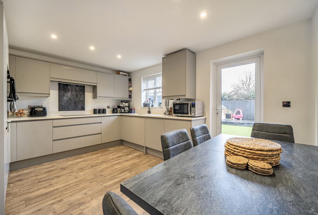 Property photo 2 of 17 1405248-9-697B3B1...