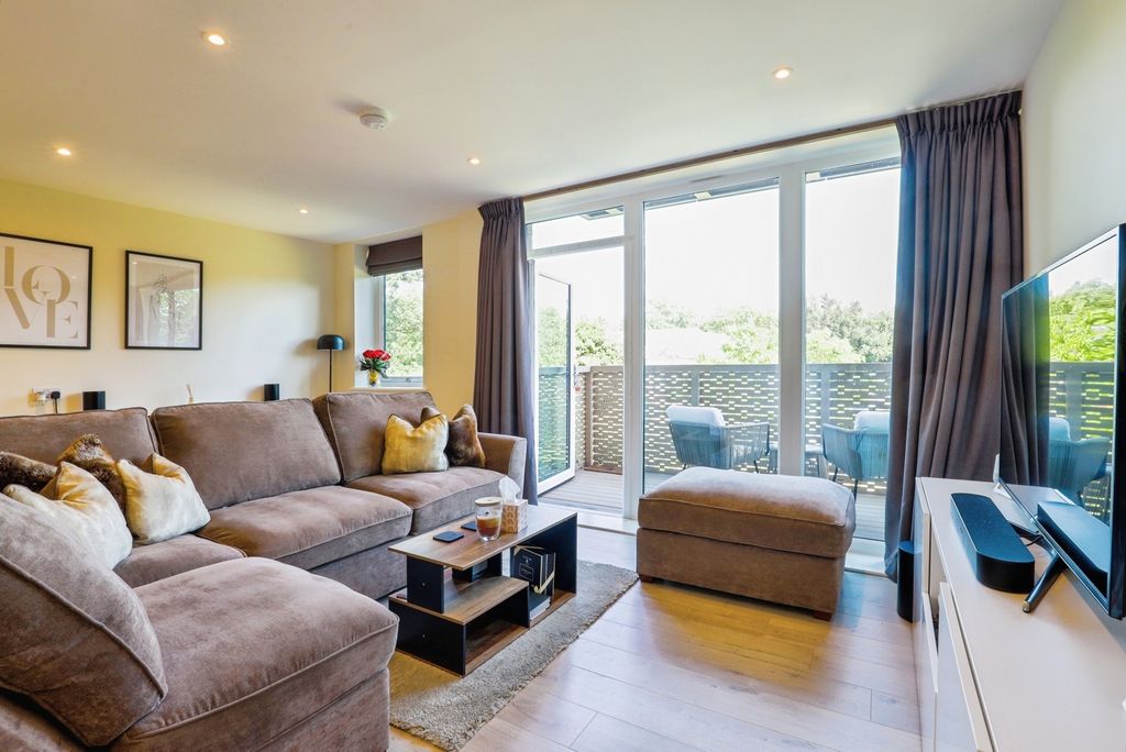 Property photo 2 of 15 Pbox-Img.Jpg