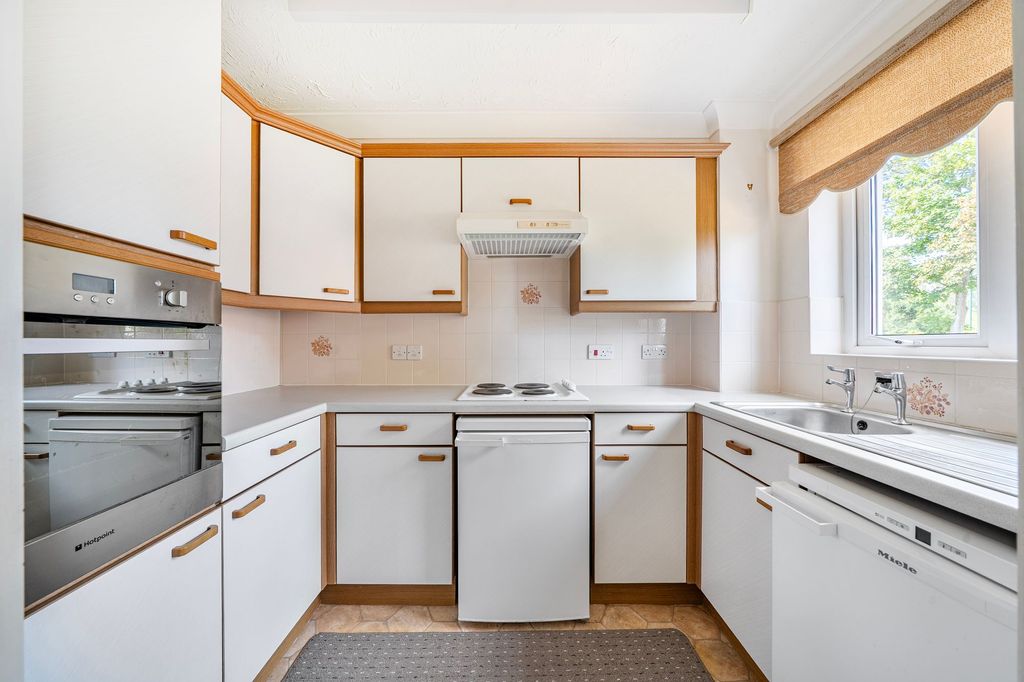 Property photo 2 of 19 Kitchen