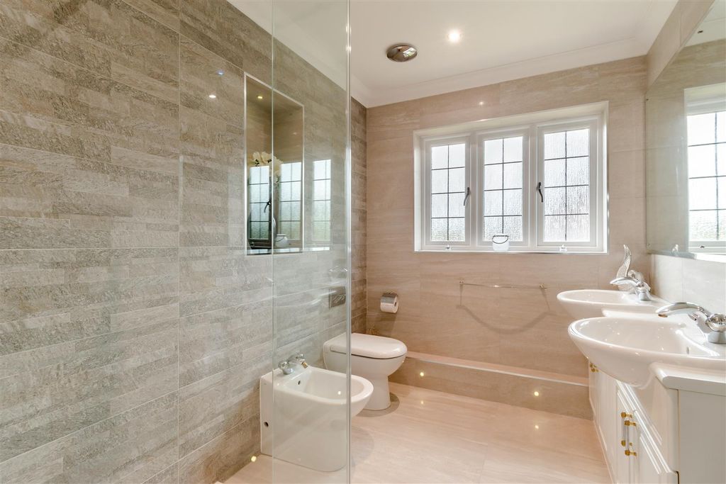 Property photo 3 of 36 En-Suite