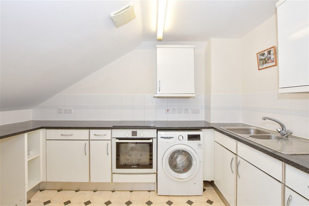 Property photo 3 of 10 Kitchen