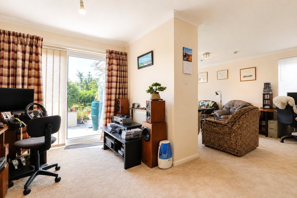 Property photo 3 of 16 3 - Picture No. 14