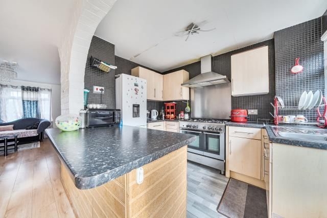 Property photo 2 of 17 Kitchen