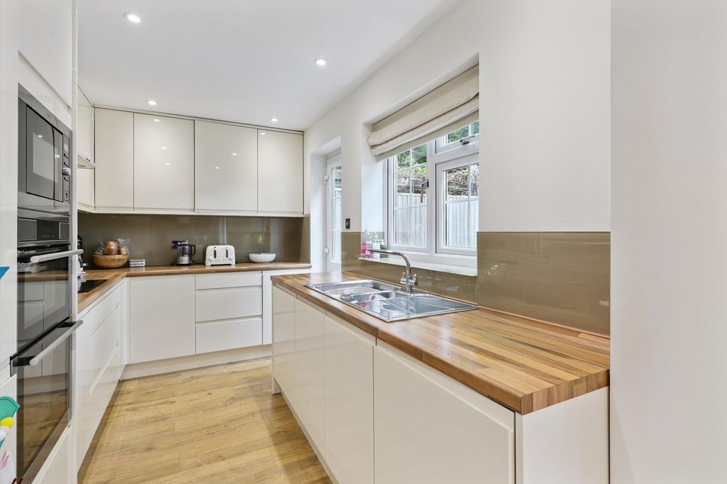 Property photo 1 of 13 Image