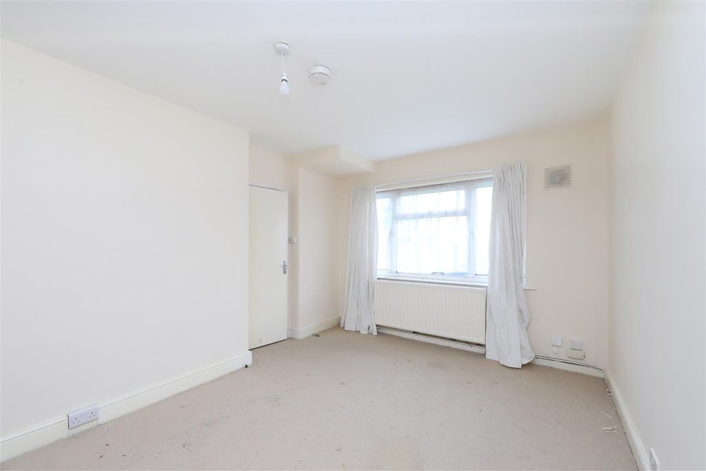 Property photo 2 of 12 Living Room