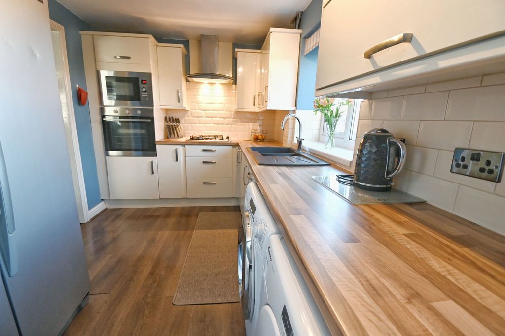 Property photo 3 of 21