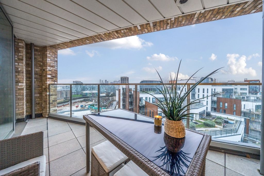 Property photo 1 of 18 Balcony