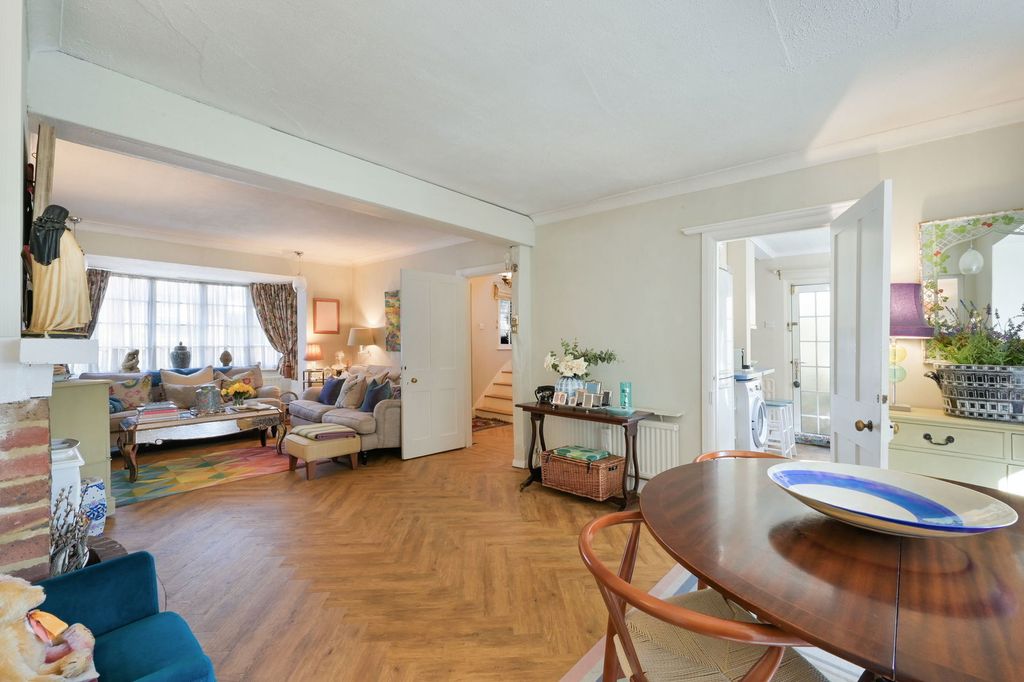 Property photo 2 of 24