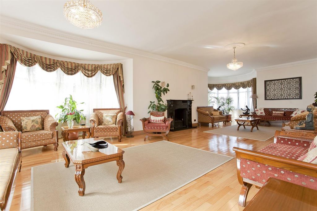 Property photo 2 of 23 Lounge - Old Park Ridings, Winchmore Hill, N21