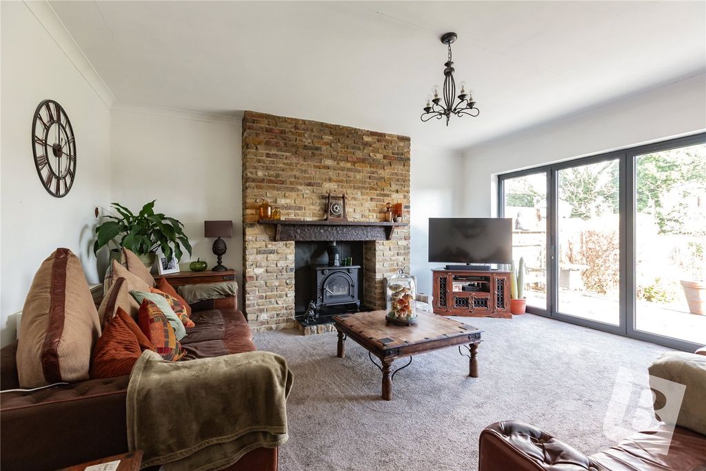 Property photo 3 of 21 Living Room