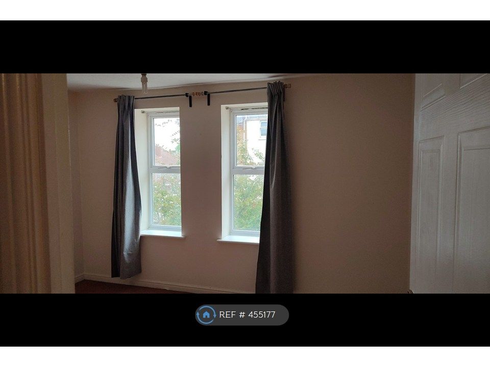 Property photo 2 of 10 Bedroom1