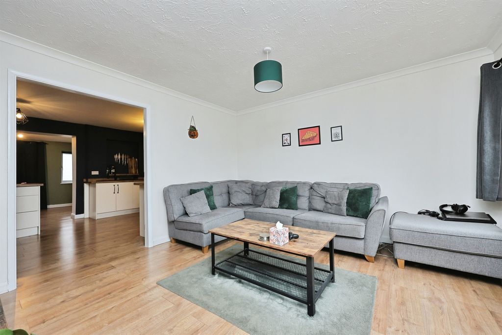 Property photo 3 of 23