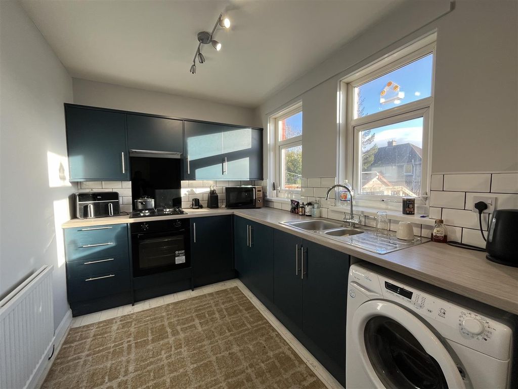 Property photo 1 of 11 Kitchen