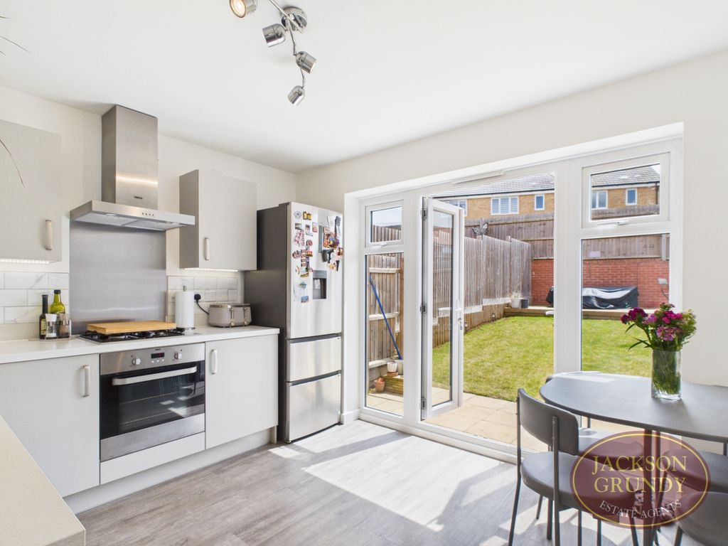 Property photo 3 of 19 Roose Close