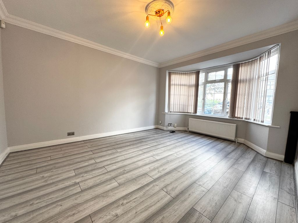 Property photo 3 of 33