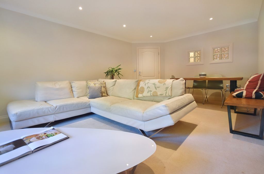 Property photo 2 of 10 Photo 8