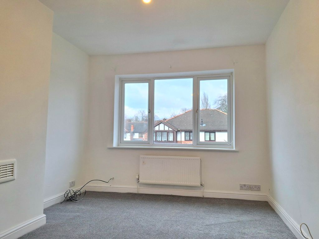 Property photo 1 of 8 Living Room