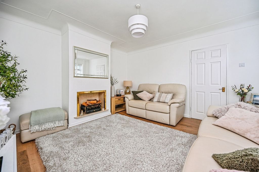 Property photo 3 of 17 Pbox-Img.Jpg