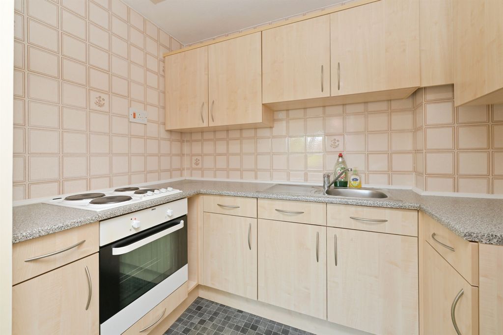 Property photo 3 of 18