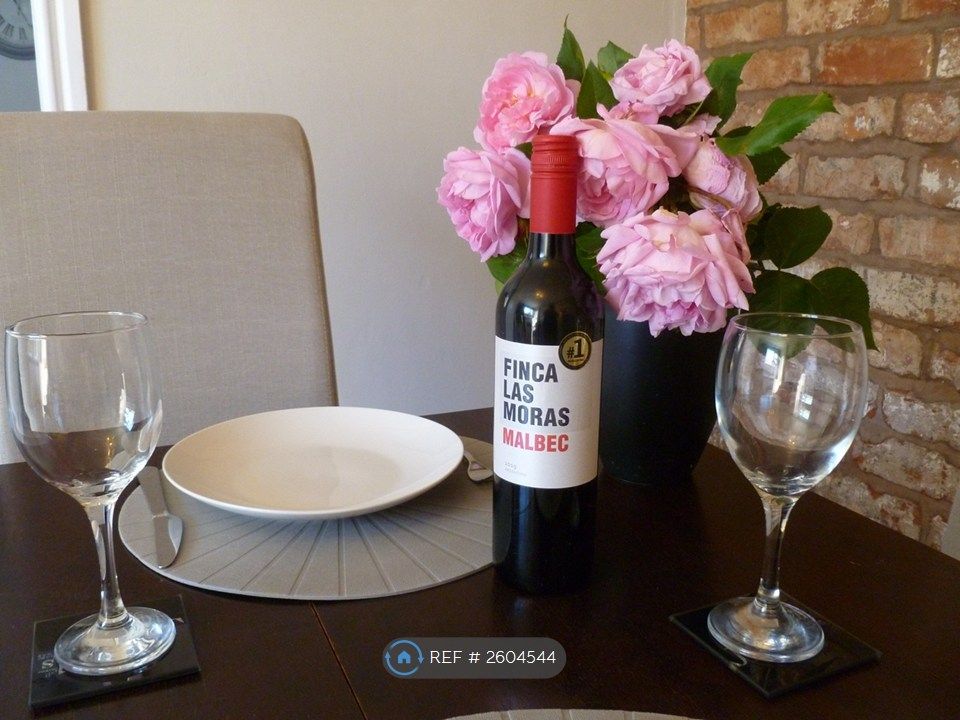 Property photo 3 of 14 Table