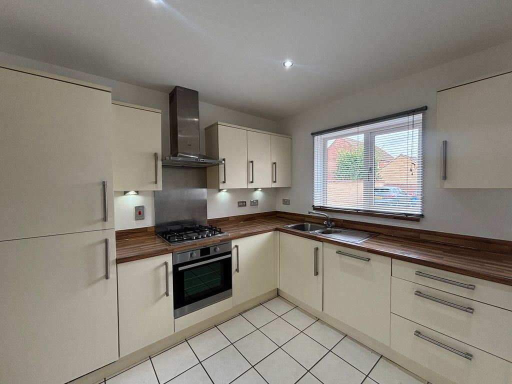 Property photo 2 of 12 Kitchen