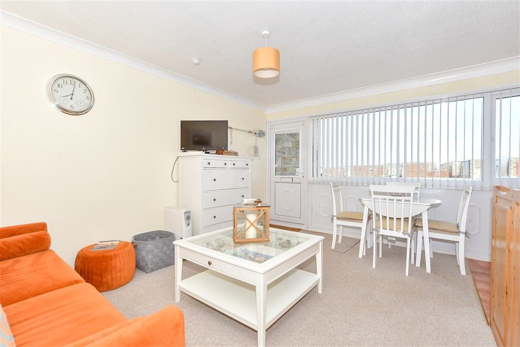 Property photo 2 of 10 Lounge/ Kitchen