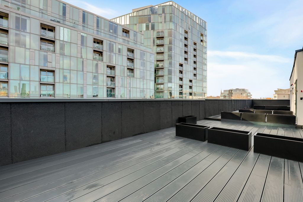 Property photo 1 of 21 Three Bedroom Duplex Apartment For Sale Meridian Point, Greenwich Se8