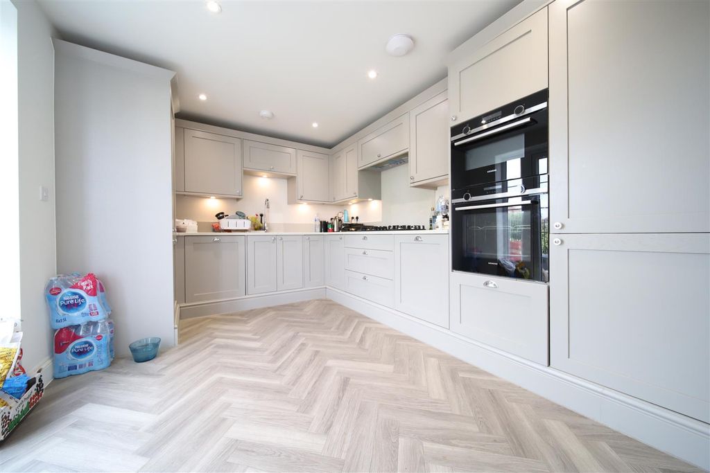 Additional image 4 of 1 bed flat for sale72, The Ridgeway, Enfield EN2