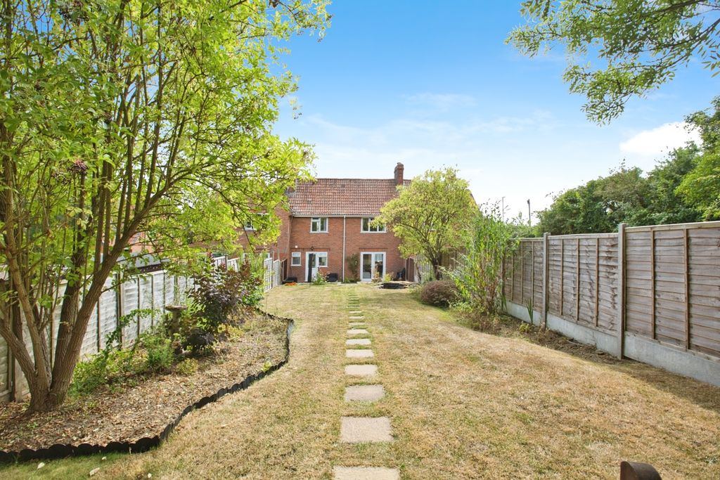 Property photo 2 of 17 Photo