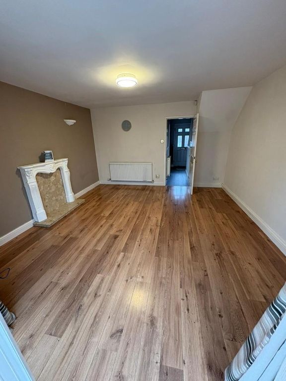 Property photo 3 of 11 Lounge