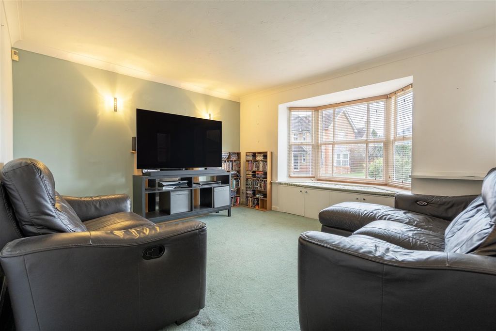 Property photo 2 of 10 Living Room