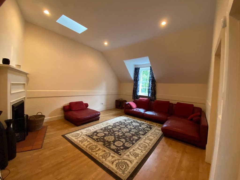 Property photo 2 of 6