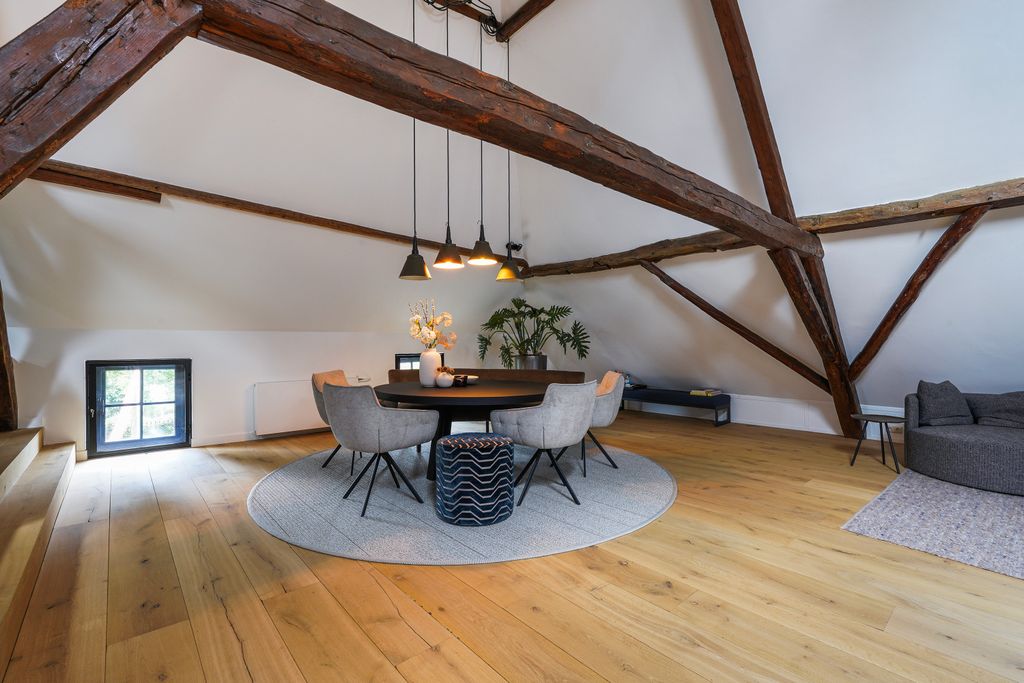 Property photo 2 of 81