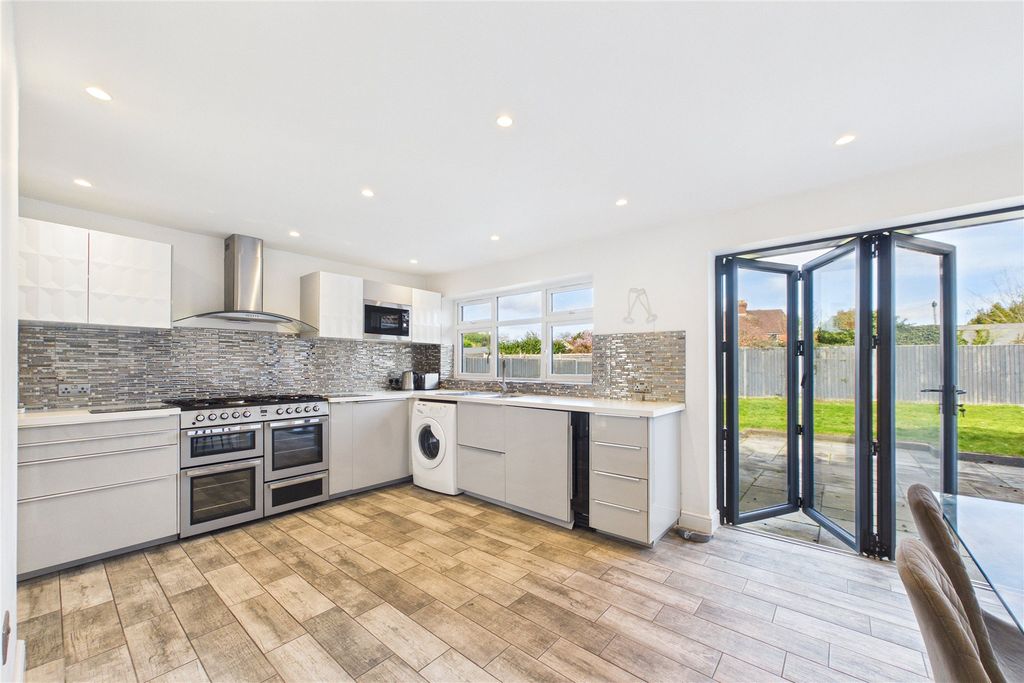 Property photo 2 of 12 Picture No. 17