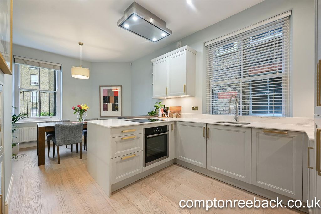 Property photo 2 of 11 Kitchen